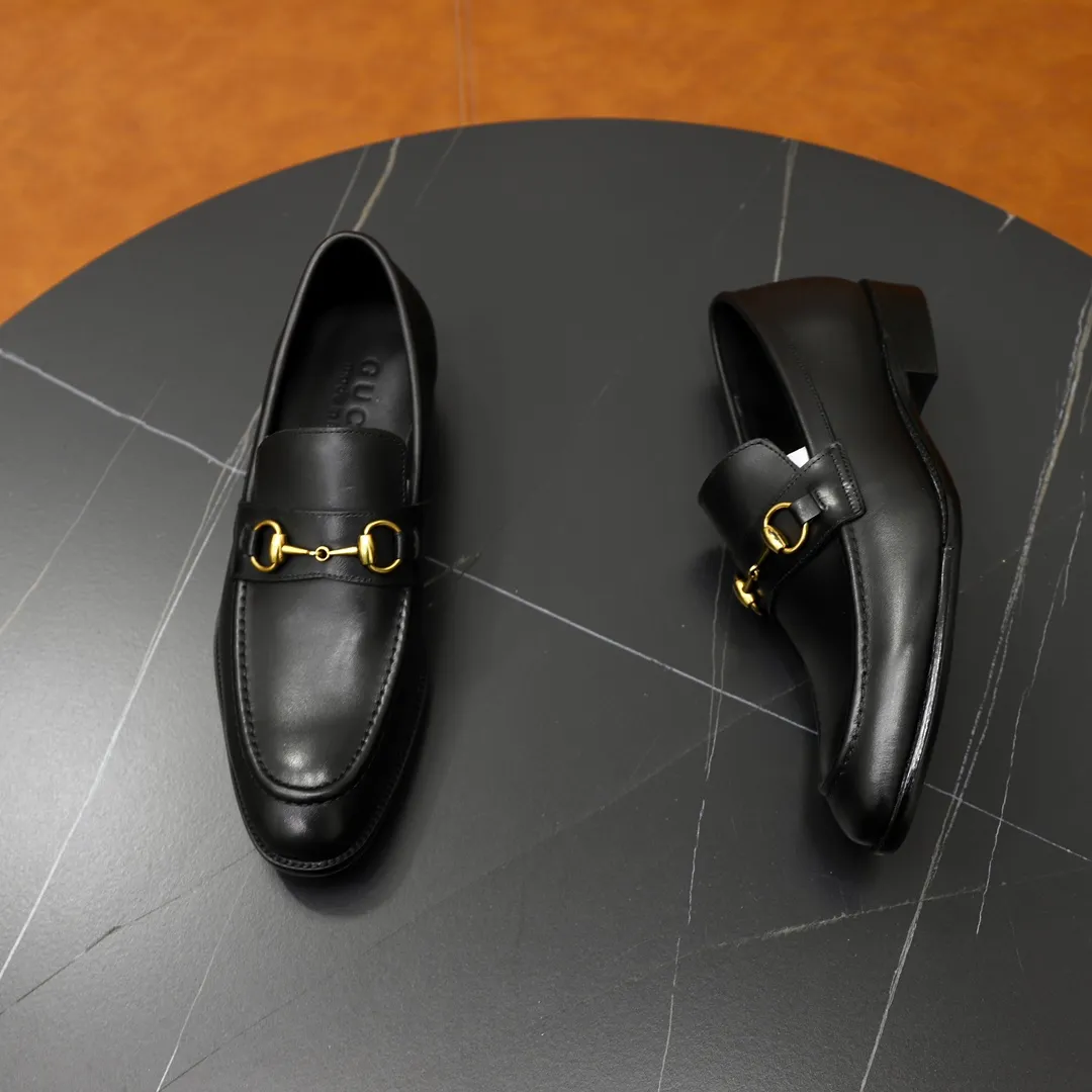 Men's shoes: 250🙅‍♂️🙅‍♂️🙅‍♂️Niuli Brand: GUCCI Size: 38-44 (45 can be customized) Level: Counter classic Material: Original soft cowhide upper Comfortable cowhide lining Original lightweight outsole Style category: Business casual footwear Driving leather shoes Color: Actual picture color